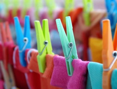 Με αυτά τα 5 κόλπα θα στεγνώσετε τα ρούχα σας πιο γρήγορα το χειμώνα